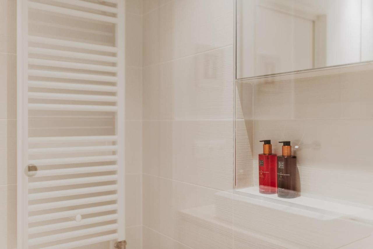 Petit Luxe Volta Apartaments Terrassa Esterno foto